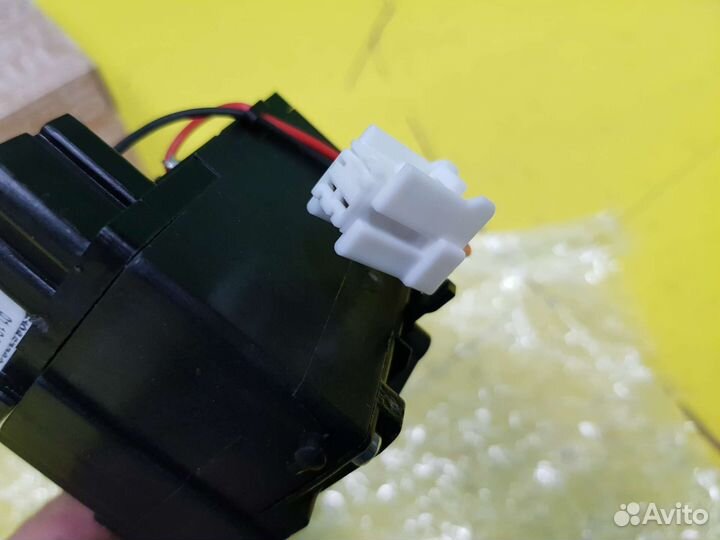 Переключатель подрулевой Renault Duster 255407916R