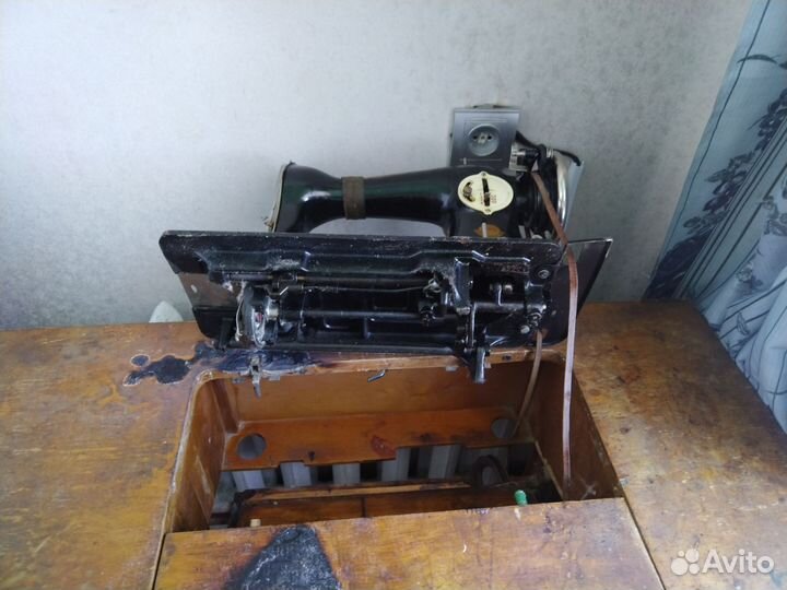 Швейная машинка зингер ножная