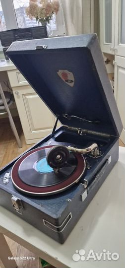 Патефон завода Молот