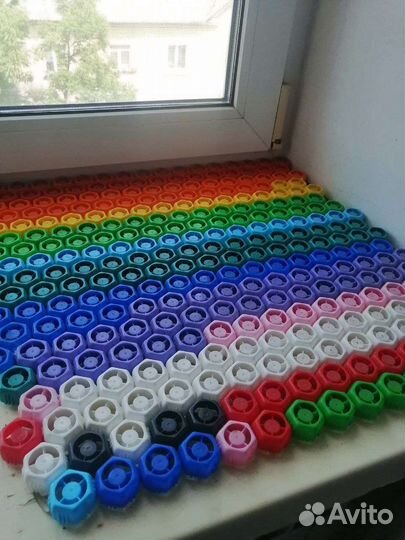 Набор пластиковых крышек от детского питания