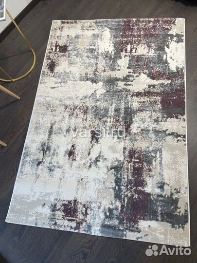 Ковер серый моамор с брусничным лофт