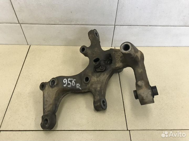 Кулак поворотный задний правый Octavia (A5 1Z) 200