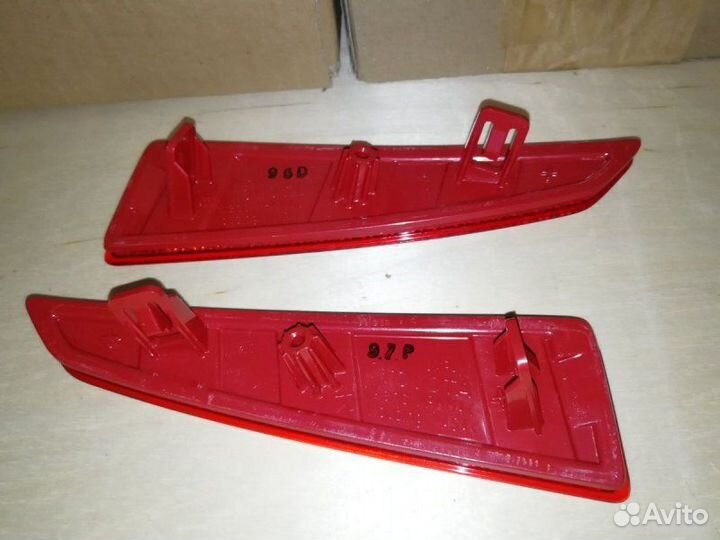 Отражатели бампера задние Lexus Rx 4