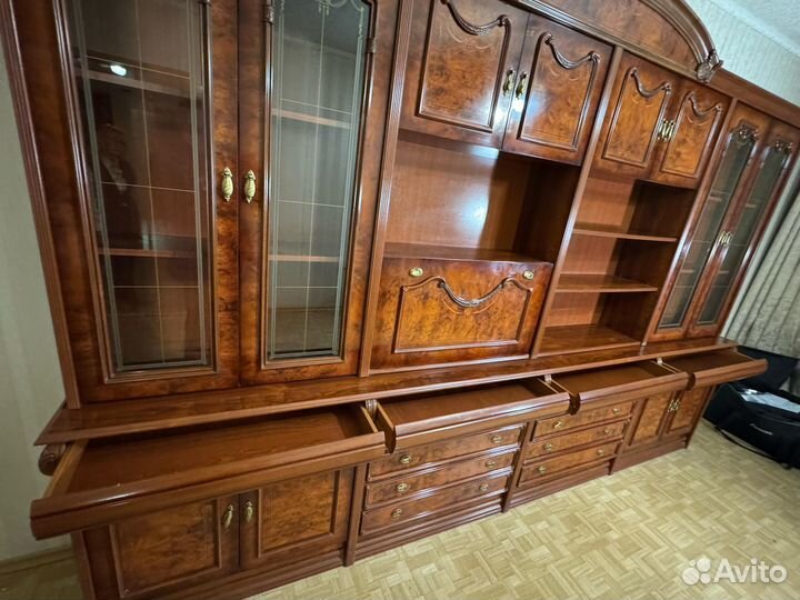 Стенка в гостиную, Испания