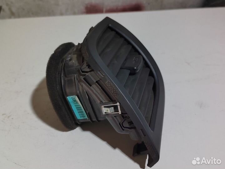 Дефлектор салона правый Hyundai Solaris 1