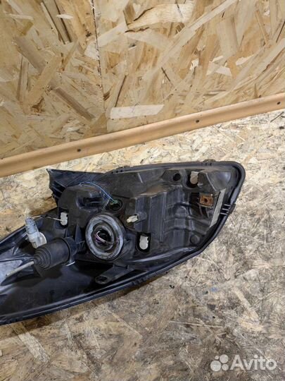 Фара Правая Рено Сандеро 1 Степвей 260104793R