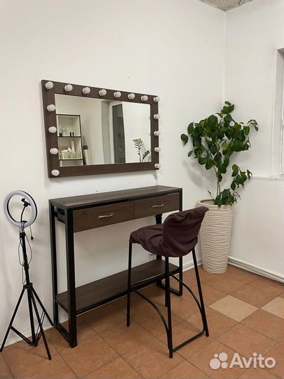 Гримерное зеркало с подсветкой