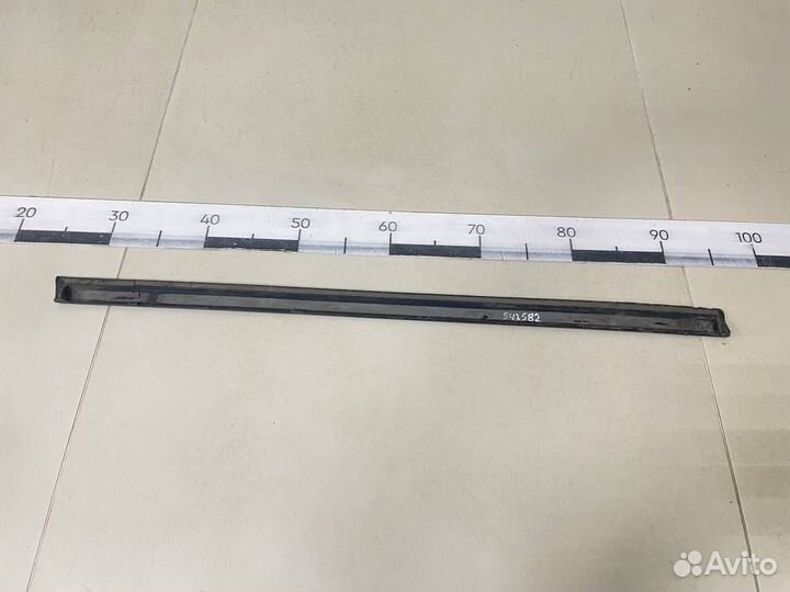 Молдинг задней левой двери Volkswagen Tiguan 2017