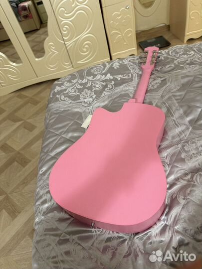 Акустическая гитара