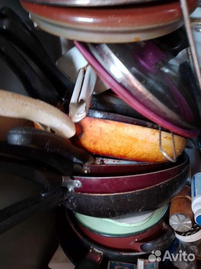 Посуда сковороды кастрюли тарелки