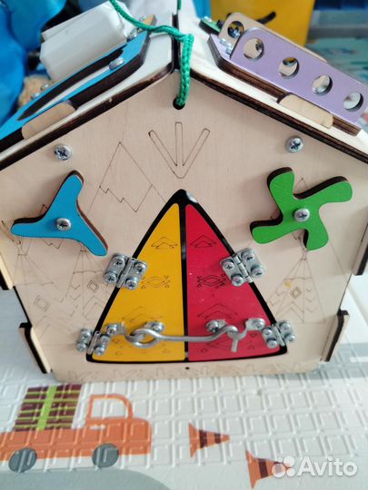 Бизиборд домик