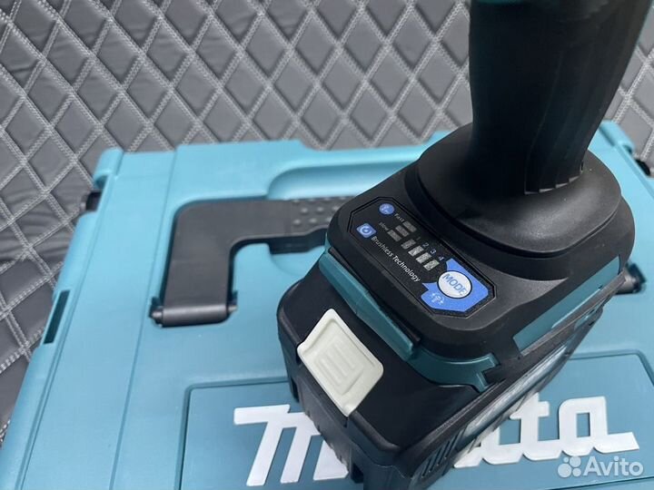 Аккумуляторный гайковерт Makita 800 Nm