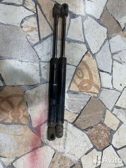 Амортизатор двери багажника Hyundai Sonata New 2.0