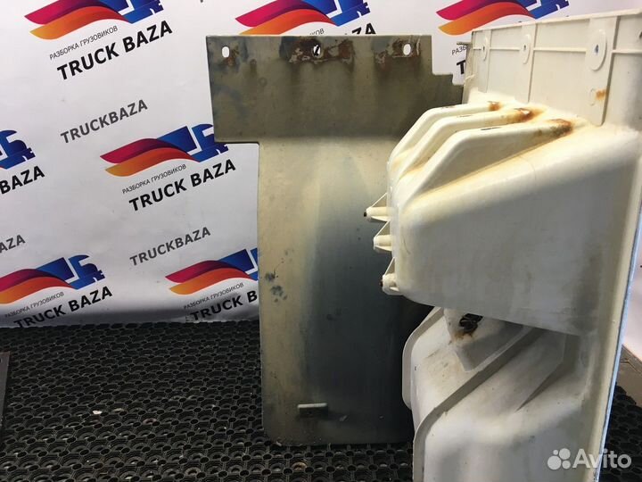 Корпус подножек левый Daf XF105