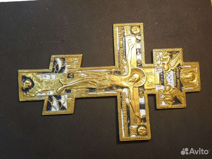 Крест с эмалью