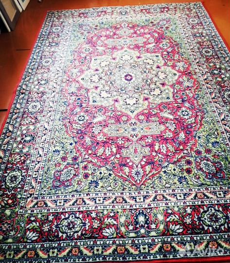 Продается ковёр шерстяной состояние как новое