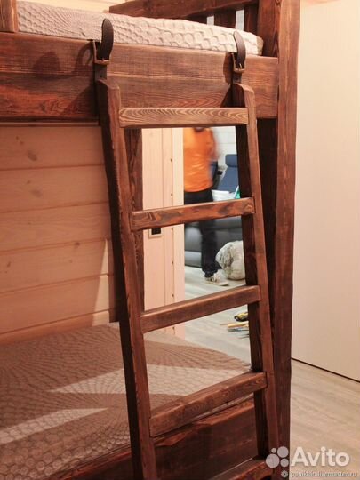 Двухэтажная кровать