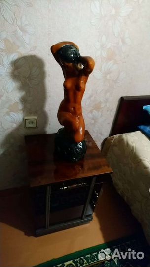 Статуэтка женщины