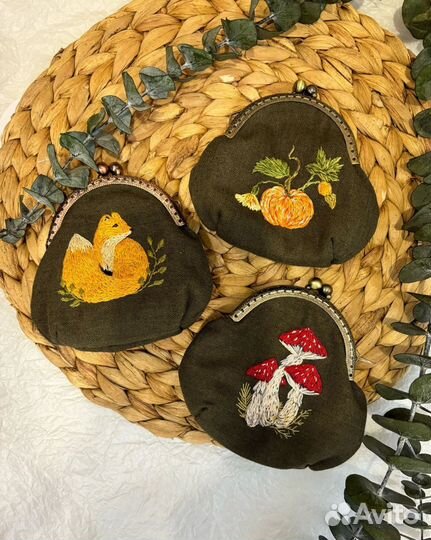 Монетница с вышивкой