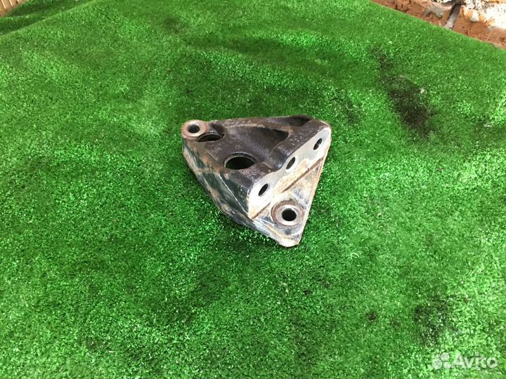 Кронштейн подушки Toyota Corolla E15 Auris E15