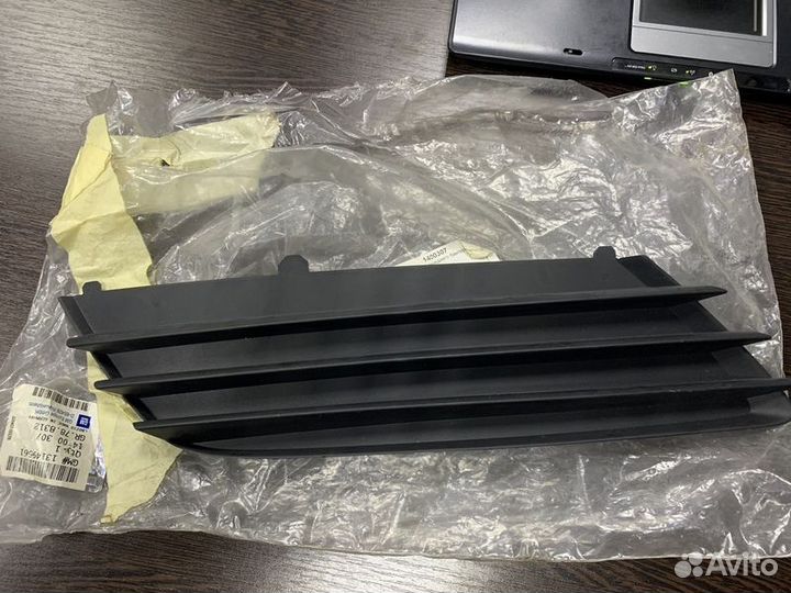 Решетка в бампер правая Opel Astra H