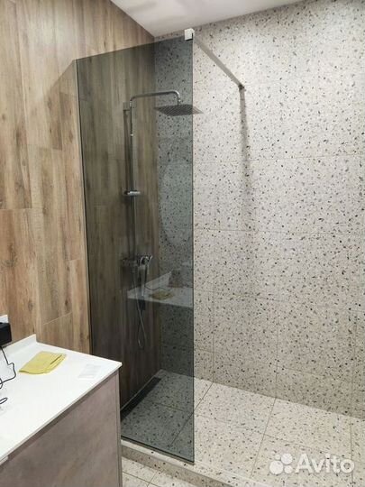 Стеклянная перегородка в ванную