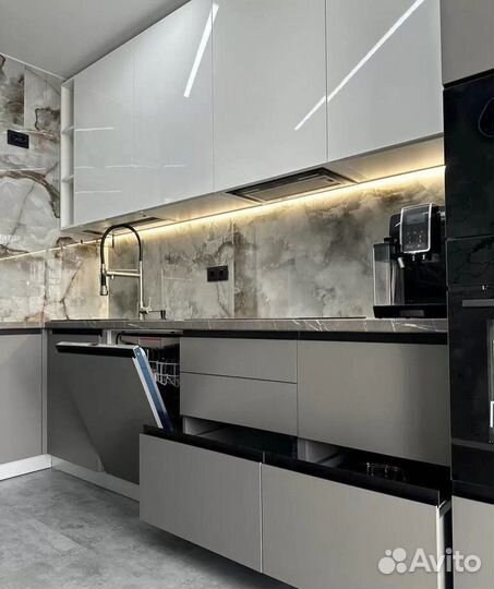 Кухонный гарнитур на заказ от фабрики