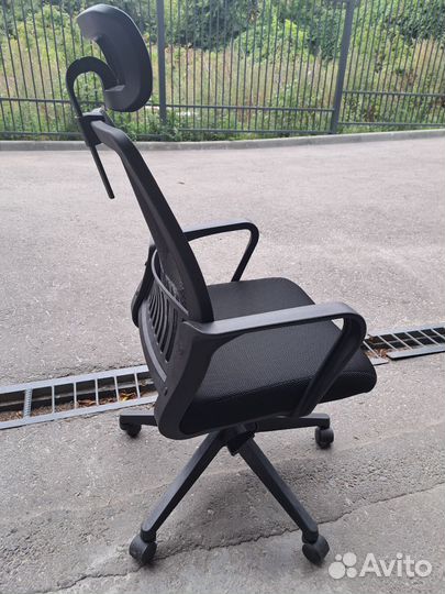 Офисное кресло