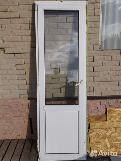 Дверь пластиковая б/у