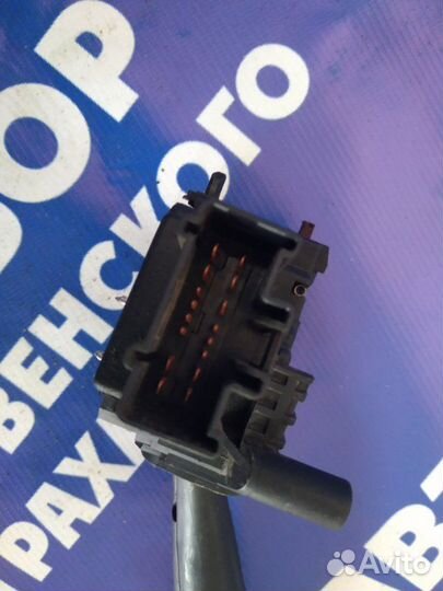 Переключатель поворотов. Toyota Noah минивен