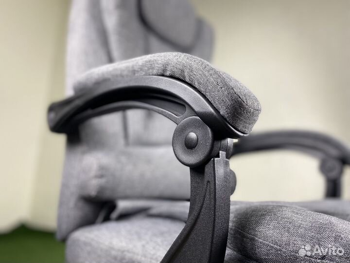 Офисное кресло руководителя новое серое ткань