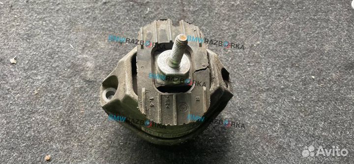 Подушка крепления двигателя левая BMW 3 6774619
