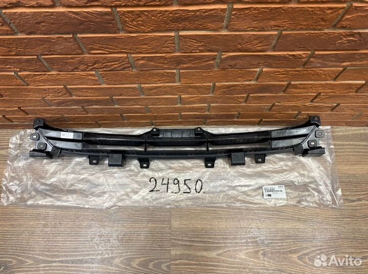 Решётка в бампер центральная Kia Seltos 2019+