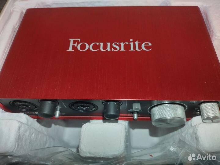 Звуковая карта Focusrite scarlett 2i2 studio