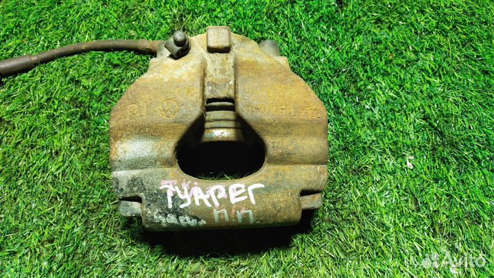 Суппорт передний правый Volkswagen Touareg