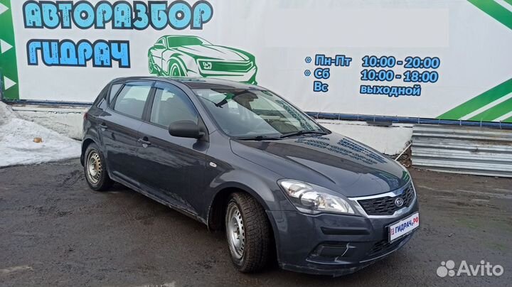 Накладка на порог задняя правая Kia Ceed 85881-1H0