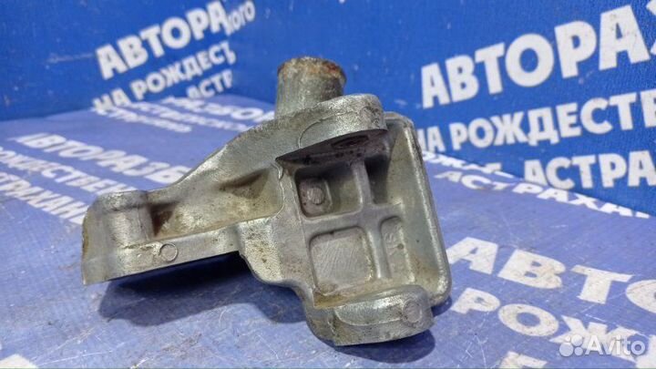 Фланец системы охлаждения Toyota Mark 2 седан