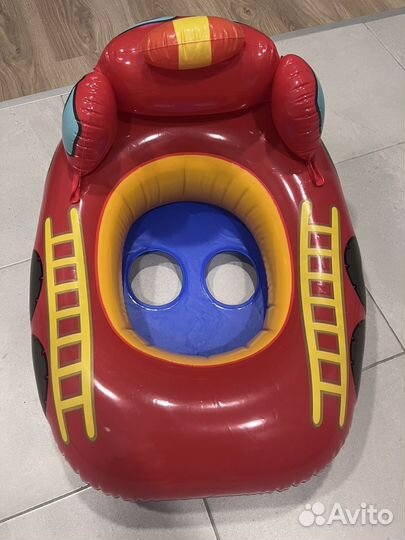 Круг надувной. Пожарная машина с сиденьем