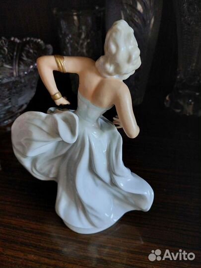 Статуэтка фарфоровая танцовщица. Германия