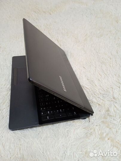 Ноутбук samsung NP300E5Z