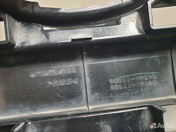 Решетка радиатора тойота хайлюкс 2019г