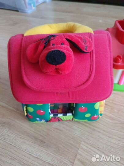 Развивающие игрушки: домики-сортеры