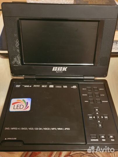Портативный видеопроигрыватель BBK PL711 TI