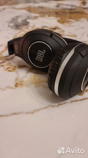 Беспроводные наушники jbl
