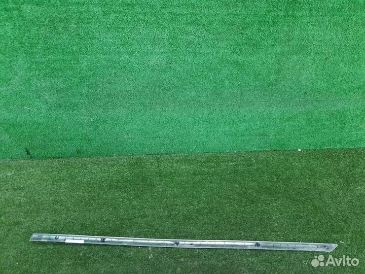 Накладка двери передняя левая Cadillac XT5 (2016-н