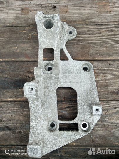 Кронштейн генератора Фольксваген Гольф 5 1.6 BSE