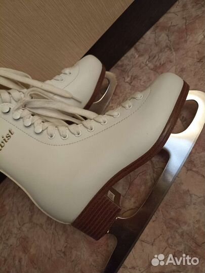 Коньки детские р. 33