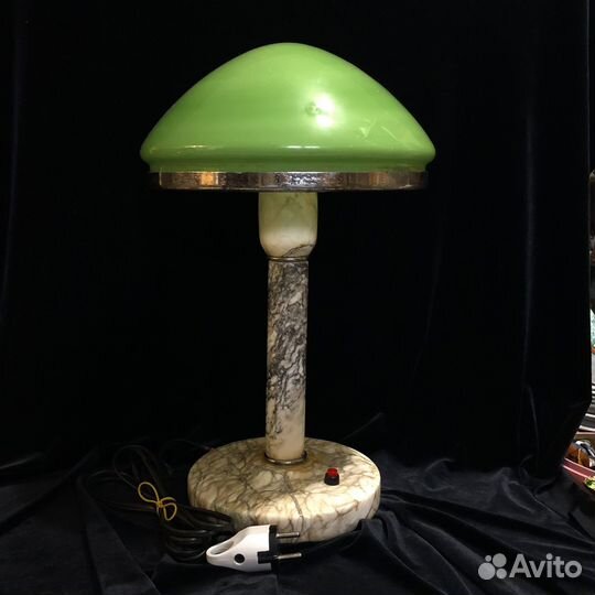 Настольная лампа. Зеленое стекло