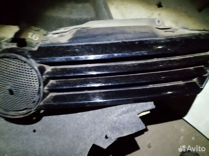 Решетка радиатора Volkswagen Jetta 6 дефекты