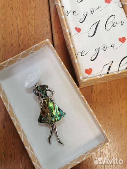 Брошь из гелиотиса